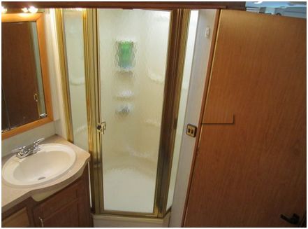 1997 35 ft southwind rv class a w/ everything you need! - $19,500 thumbnail 3