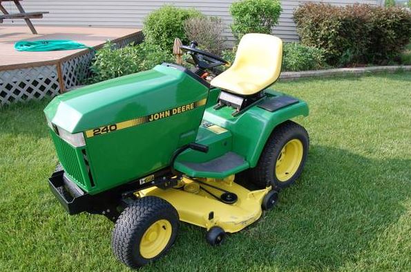john deere 240 riding lawnmower - $1,600 thumbnail 2