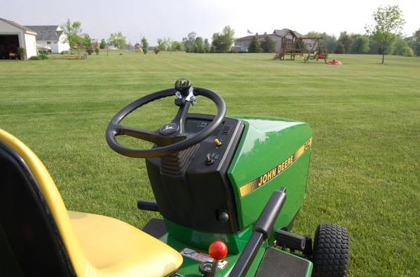 john deere 240 riding lawnmower - $1,600 thumbnail 4