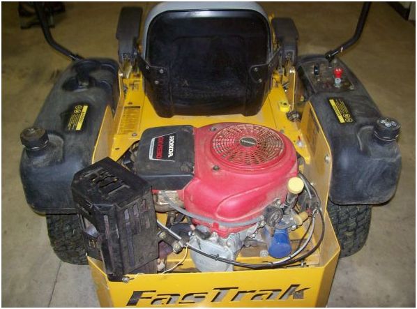 hustler fastrak zero turn 44'' cut mower with a 20hp honda motor - $2,800 thumbnail 2
