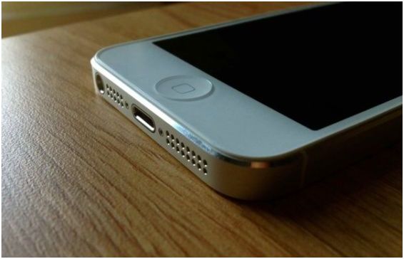 apple iphone 5 16gb white/silver sprint "case and more are included" - $420 thumbnail 2