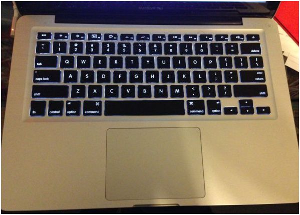 macbook pro 2010 (4gb ram) 320gb hd - $700 thumbnail 2