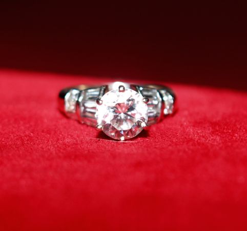 spectacular 2.6 ct diamond ring - $11,000 thumbnail 4