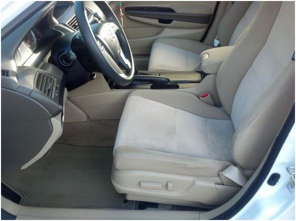 2010 honda accord lx 4drs "mpg 31 highway" - $14,900 thumbnail 3