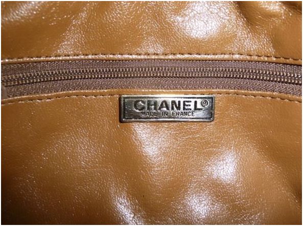 vintage chanel quilted camera handbag - $600 thumbnail 3