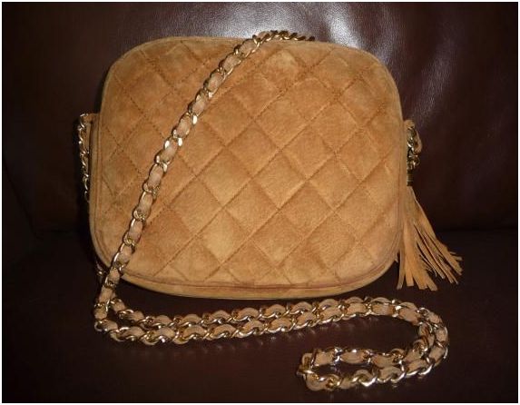 vintage chanel quilted camera handbag - $600 thumbnail 2