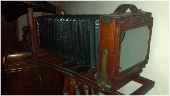 early 1900,s la.times camera with original tripod!!! - $400 thumbnail 3