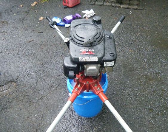 two men post hole digger - $550 thumbnail 2