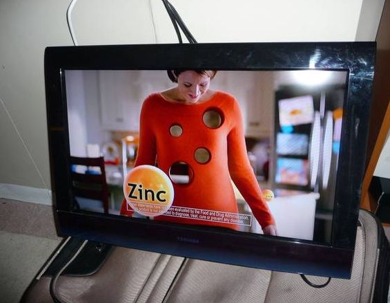 toshiba 26c100u 720p hd lcd tv - $100 thumbnail 3