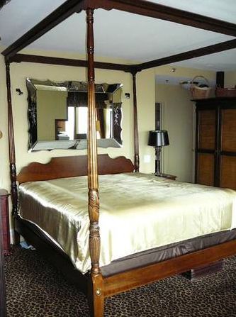 four poster mahogany king bed with canopy - $1,750 thumbnail 2