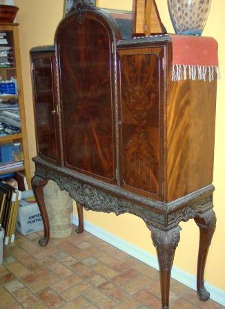 chippendale-style liquor cabinet - $3,500 thumbnail 2