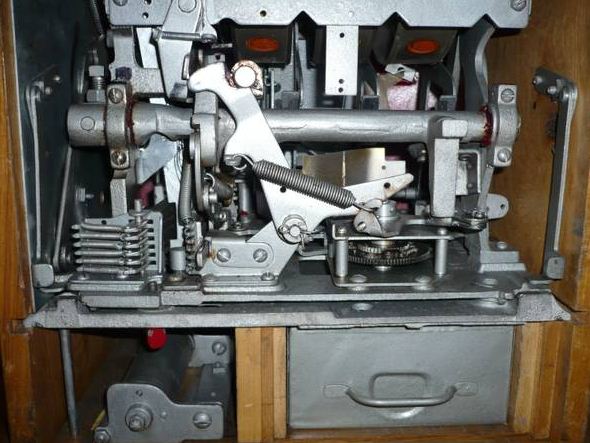 1949 mills slot machine - $2,100 thumbnail 4