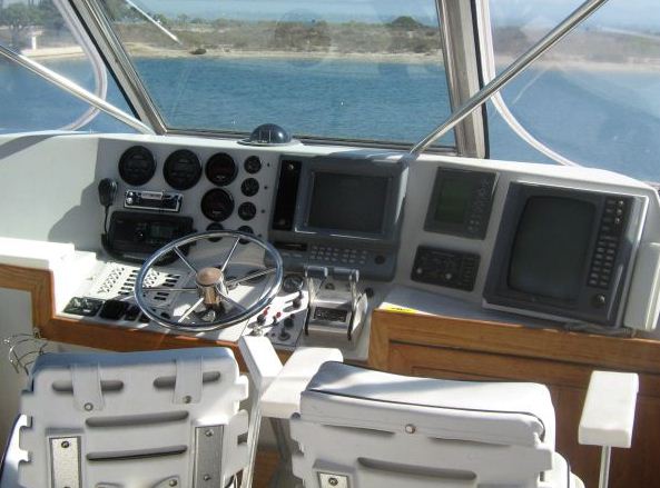 48' uniflite my w/cockpit 1982 - $79,000 thumbnail 3