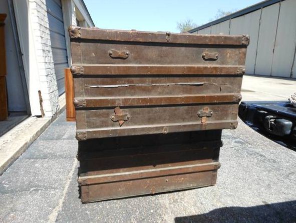 old lugage trunk - $150 thumbnail 2