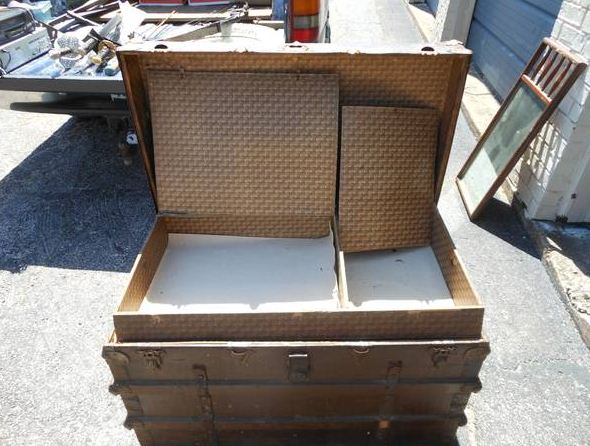 old lugage trunk - $150 thumbnail 3