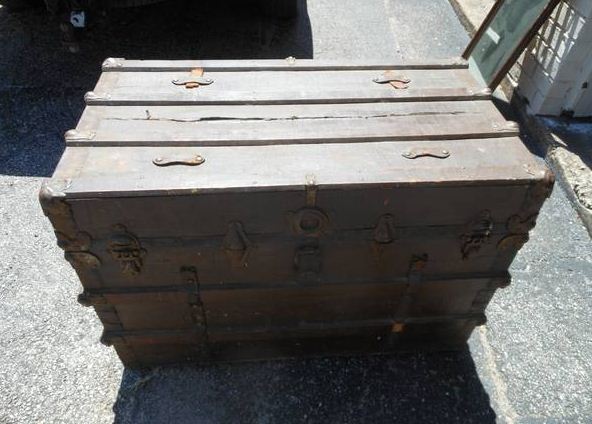 old lugage trunk - $150 thumbnail 4