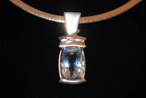 aquamarine & diamond gold pendant - $5,640 thumbnail 3