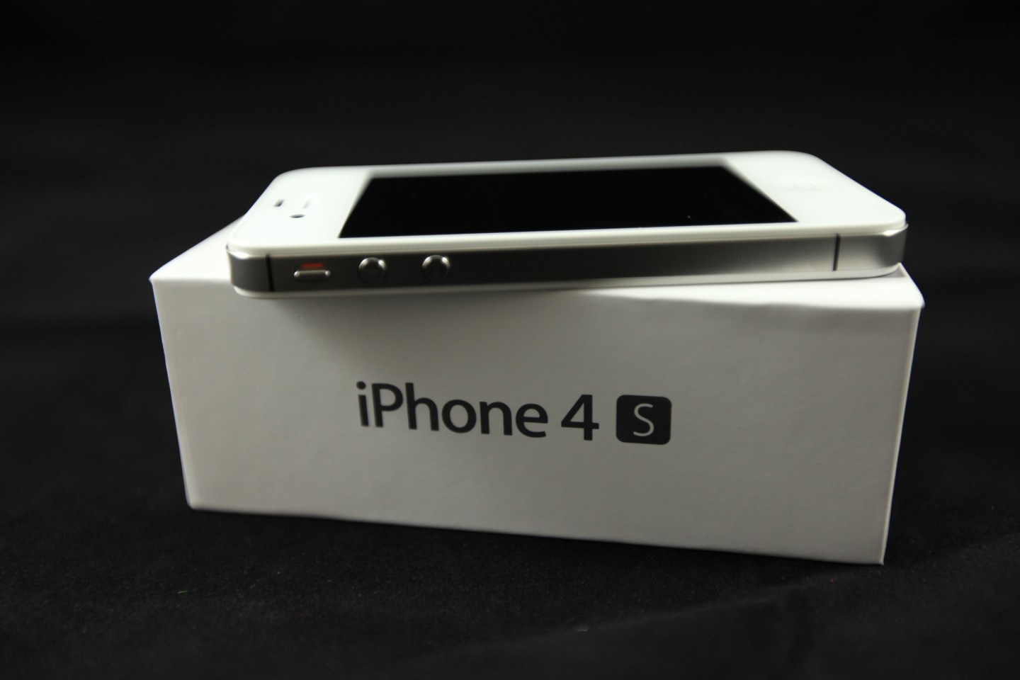 brand new apple iphone 5 64gb /apple iphone 4s 64gb/samsung s3 galaxy i9300 unlo thumbnail 2
