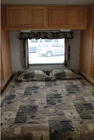 2004 georgie boy velocity 31' class a - $32,000 thumbnail 3