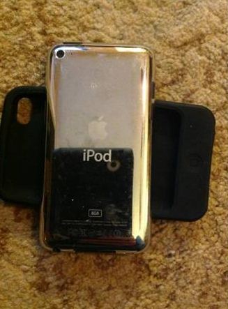 two 4th gen ipod touches - $275 thumbnail 2