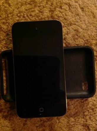 two 4th gen ipod touches - $275 thumbnail 3