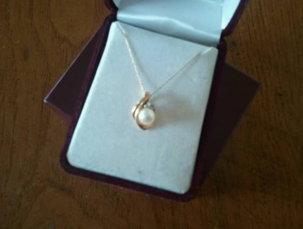 1 pearl and 1 3-tier gold necklaces - $200 thumbnail 4