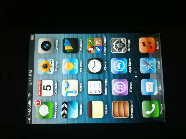 white t-mobile iphone 4 16gb, like new factory unlock - $230 thumbnail 2