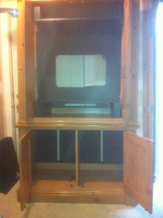 entertainment armoire mint condition - $250 thumbnail 2
