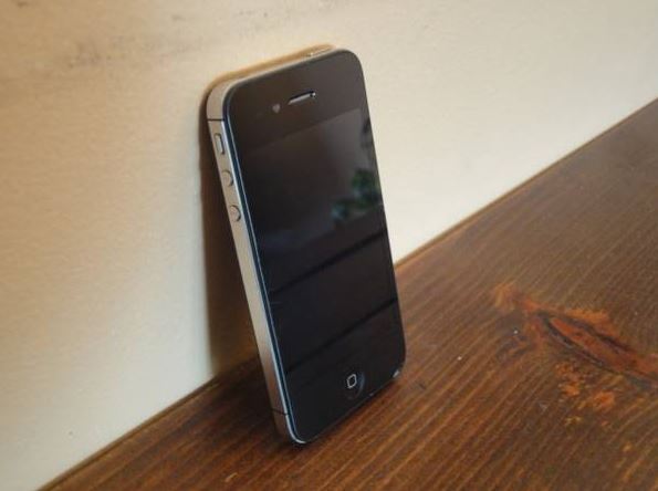 iphone 4, verizon, black, 16giga, mint condision - $200 thumbnail 2