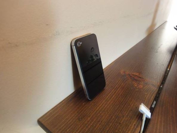 iphone 4, verizon, black, 16giga, mint condision - $200 thumbnail 3