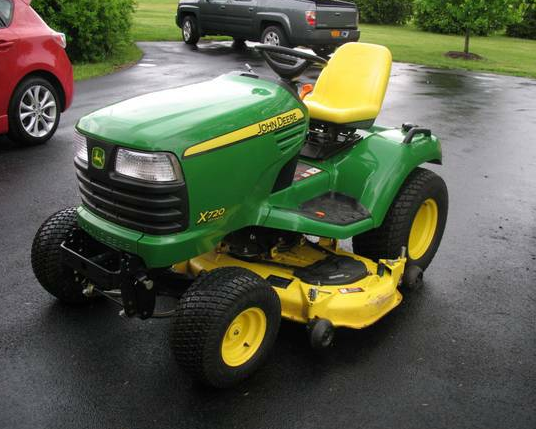 2011 john deere x720 garden tractor - $7,300 thumbnail 2