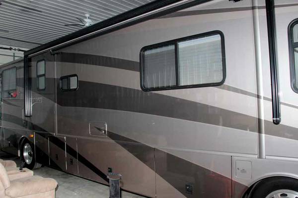 2004 fleetwood discover 20k miles - $125,000 thumbnail 4