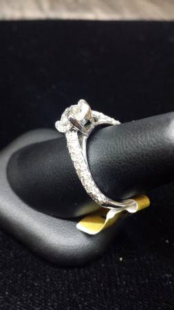 ladies 1.3cttw diamond halo ring - $2,950 thumbnail 2